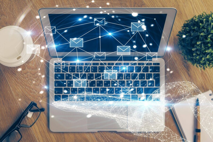 Czym jest co email domain i do czego może się przydać?
